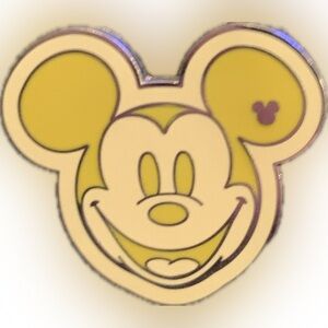 Mickey Mouse trading pin